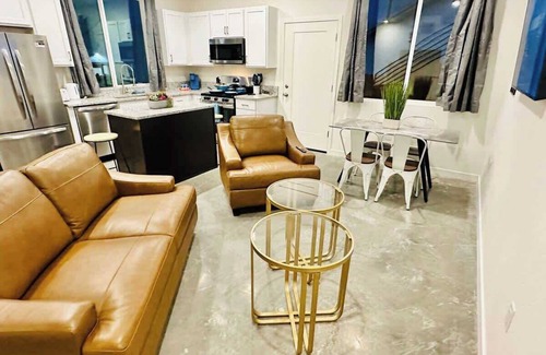 Old Southwest Casa | Desirable Neighborhood|Pets OK|Sleeps7|480