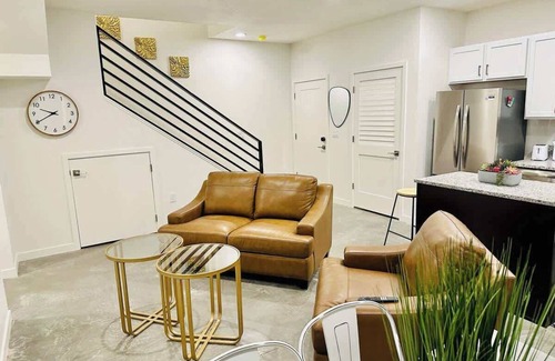 Old Southwest Casa | Desirable Neighborhood|Pets OK|Sleeps7|480