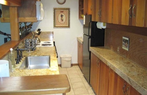 Moose Wilson Road Condominio | Deseable Aspens 'Berry Patch Condo Creekside Aislado Baños y pisos nuevos