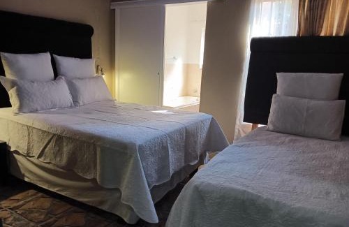 Rustenburg Casa | Desita La' Guesthouse