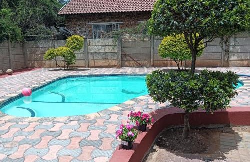 Rustenburg Casa | Desita La' Guesthouse