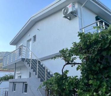 Zgrade Apartamento | Deskos sea house in Sutomore I floor