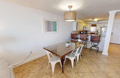 Holiday Isle Condominio | Destin On The Gulf 406 2 Bedroom Condo by RedAwning