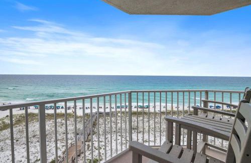 Holiday Isle Casa | Destin on the Gulf 707 is a 2 bed 2 bath beachfront condo