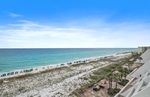 Holiday Isle Casa | Destin on the Gulf 707 is a 2 bed 2 bath beachfront condo