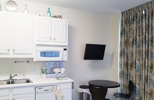 Fort Walton Beach Villa | Destin West Villa 301, vista al mar, balcón envolvente, río lento, 6 piscinas, playa