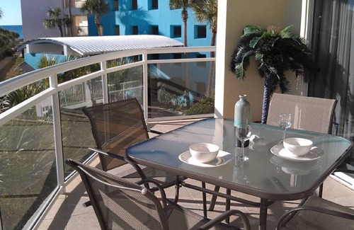 Fort Walton Beach Villa | Destin West Villa 301, vista al mar, balcón envolvente, río lento, 6 piscinas, playa