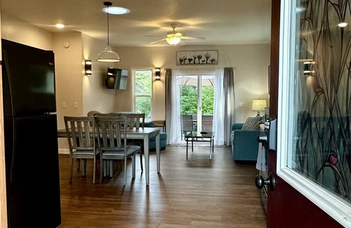 Cadillac Cabaña | Destination Leisure – Cottage A, 2BR Next to Mitchell State Park Campground