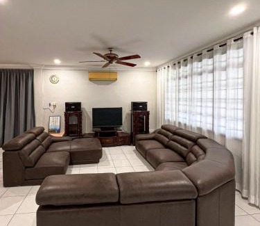 Richmond Hill Casa | Destiny Guesthouse Kuching Near Airport 4pm checkout