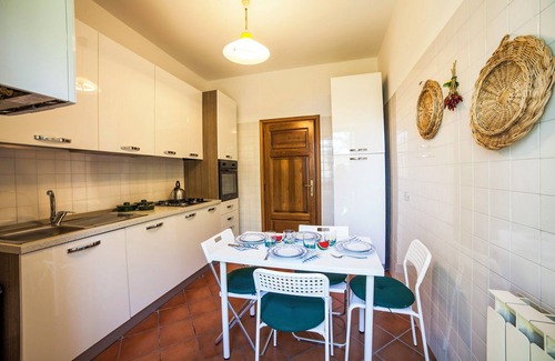 Pallanza Casa | Casa independiente de 3½ habitaciones con aproximadamente 100 m² de jardín privado.