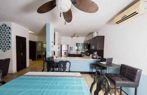 La Paz Villa | Villa privada independiente de 4 dormitorios y tres baños con parque y piscina compartidos