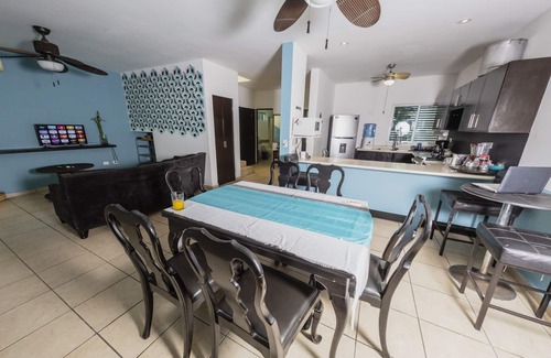 La Paz Villa | Villa privada independiente de 4 dormitorios y tres baños con parque y piscina compartidos