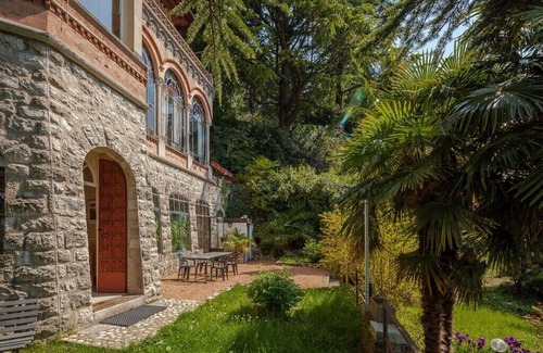 Aggregazione Rionale 4 Casa | Detached apartment in period villa in century-old park at Sacromonte