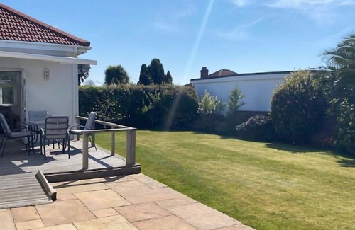 Ville des Quennevais Casa | Detached bungalow - St Brelade, South West facing Garden - Close to Beach