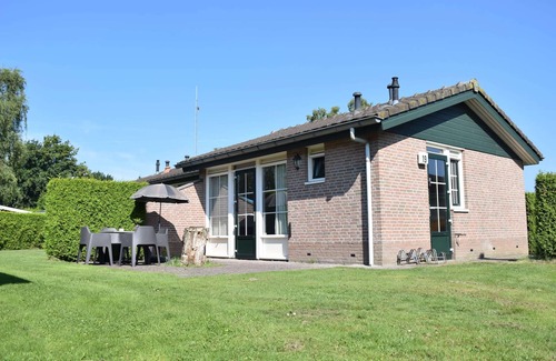 Voorthuizen Chalet De Esquí | Detached Combined Bungalow with Garden near Veluwe