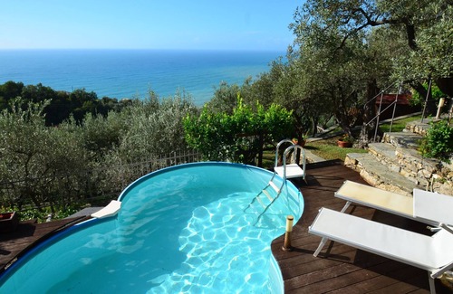 Camogli Casa | Detached cottage with sea view, large fenced garden and panoramic pool