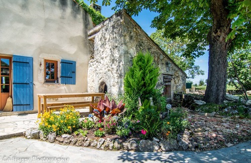 Saint-Aubin-de-Cadelech Casa | Detached Rural barn retreat set in open farm land -with private pool
