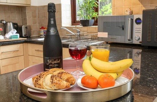 Milton Keynes Casa | Detached House City Centre Driveway Parking - Self-Check-In SkyTV Fast WiFi