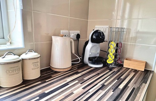 Birstall Casa | Detached House w/Free Parking | Long Stay Discount