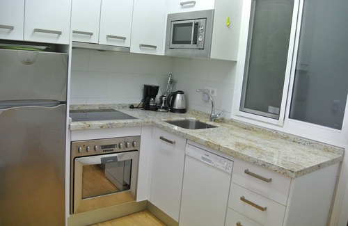Torremolinos Villa | Casa unifamiliar con piscina, 200m. la playa, restaurantes y tiendas