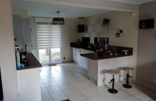 Lion-sur-Mer Casa | Detached house with exotic garden, swimming pool near landing beaches
