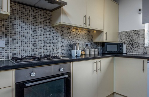 Portswood Casa | Detached House with Driveway Parking