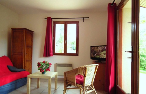 Gavaudun Chalet De Esquí | Independiente casa con una terraza en el sur de la Dordogne