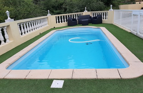 Cardo Apartamento | Casa independiente con vistas a la piscina, al mar y a la montaña.
