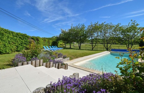 Saint-Medard-d'Excideuil Casa | Detached house with stunning views and a private heated swimming pool