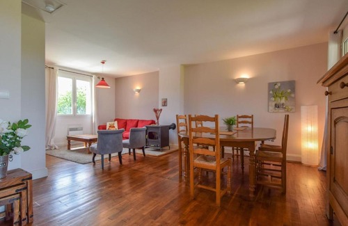 Saint-Medard-d'Excideuil Casa | Detached house with stunning views and a private heated swimming pool