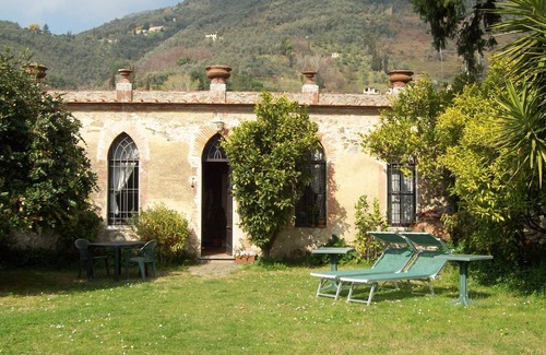Nocchi Villa | Casa unifamiliar con piscina y jardín privado en la Toscana entre Lucca y el mar.
