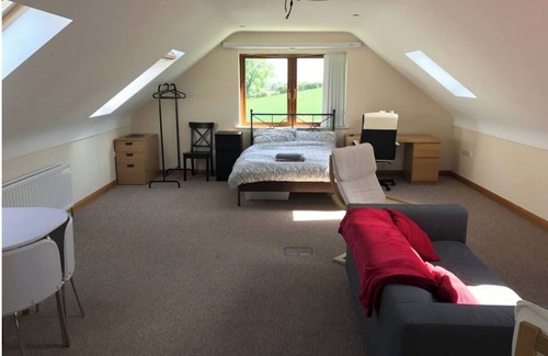 Lisburn Casa | Detached Loft, stunning city views, 24Hr check in