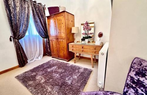 Usk Casa | Detached ONE LEVEL stone barn (Rowan Cottage)