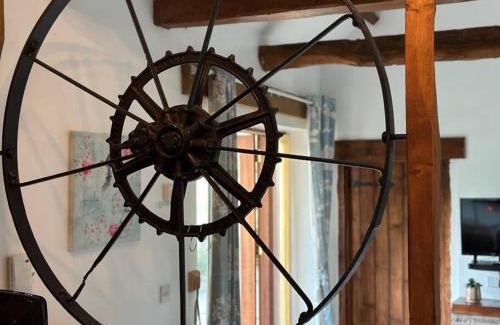 Usk Casa | Detached ONE LEVEL stone barn (Rowan Cottage)