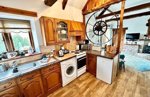 Usk Casa | Detached ONE LEVEL stone barn (Rowan Cottage)