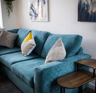 Grimsby Apartamento | Detached Property With Secure Compound Parking