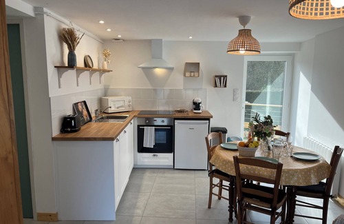 Roz-sur-Couesnon Casa | Detached stone house - Mt. St. Michel - set on a hill overlooking the bay