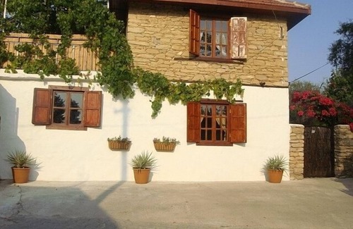 Ilıca Villa | Villa de piedra independiente Jardín privado vallado y piscina