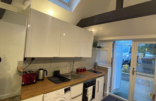 Banstead Casa | Detached Studio near Croydon