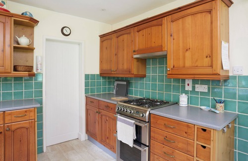 Newport Cabaña | Casa con techo de paja independiente en el pueblo de Carisbrooke