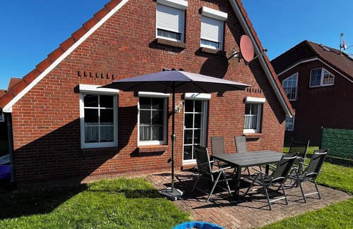 Neßmersiel Casa | Detached vacation home in Nessmersiel (near Deich) with private garden & wallbox