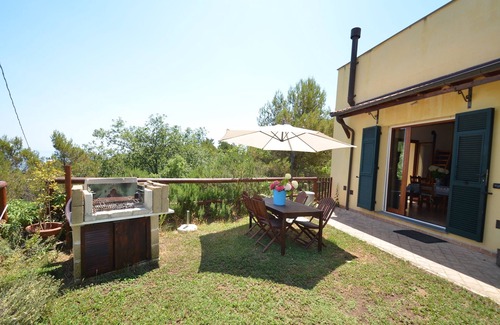 Cipressa Casa | Detached vacation house with garden and roof terrace with sea view in the middle
