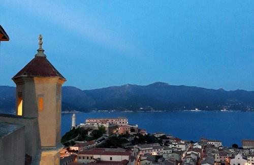 Portoferraio Villa | Villetta Silvia, villa independiente rodeada de vegetación y a pocos pasos del mar.