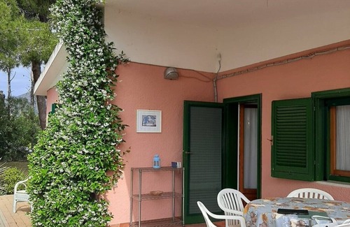 Portoferraio Villa | Villetta Silvia, villa independiente rodeada de vegetación y a pocos pasos del mar.