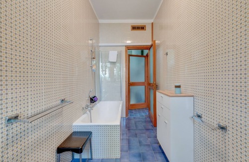 Sale Marasino Villa | Espaciosa Villa en Sale Marasino con vistas al lago