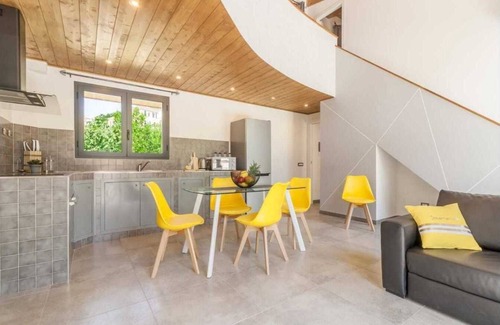 La Spezia Villa | Villa independiente con bañera de hidromasaje al aire libre, piscina y césped.