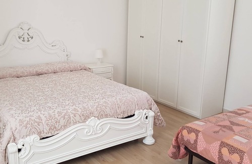 Marina di Carrara Casa | Independent White House 2 steps from the sea in a prestigious private area