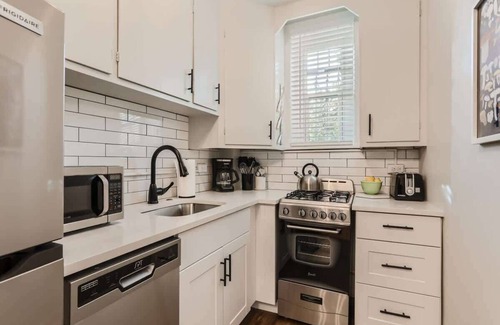 City Park Apartamento | Detroit by Modern Midstay On City Park! #T12