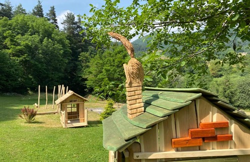 Zupkov Chalet De Esquí | Detská Chata Župkov - Cozy Cottage Retreat near the Forest