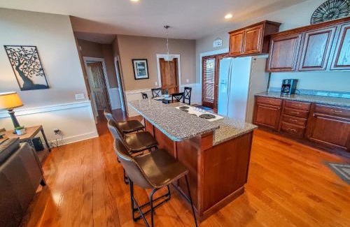 Boone Casa | Deuces Wild